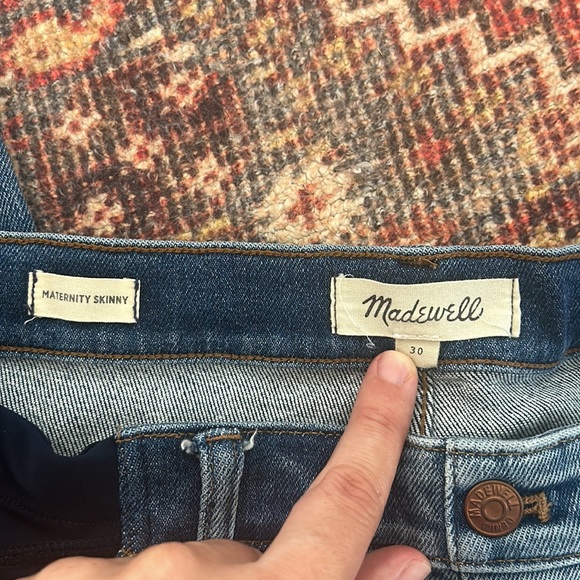 Madewell Cropped Skinny MATERNITY Jeans with Frayed Hem - Picture 3 of 7